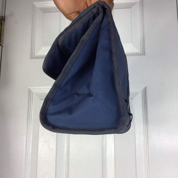 YETI Daytrip Lunch Bag in Navy - Picture 5 of 7